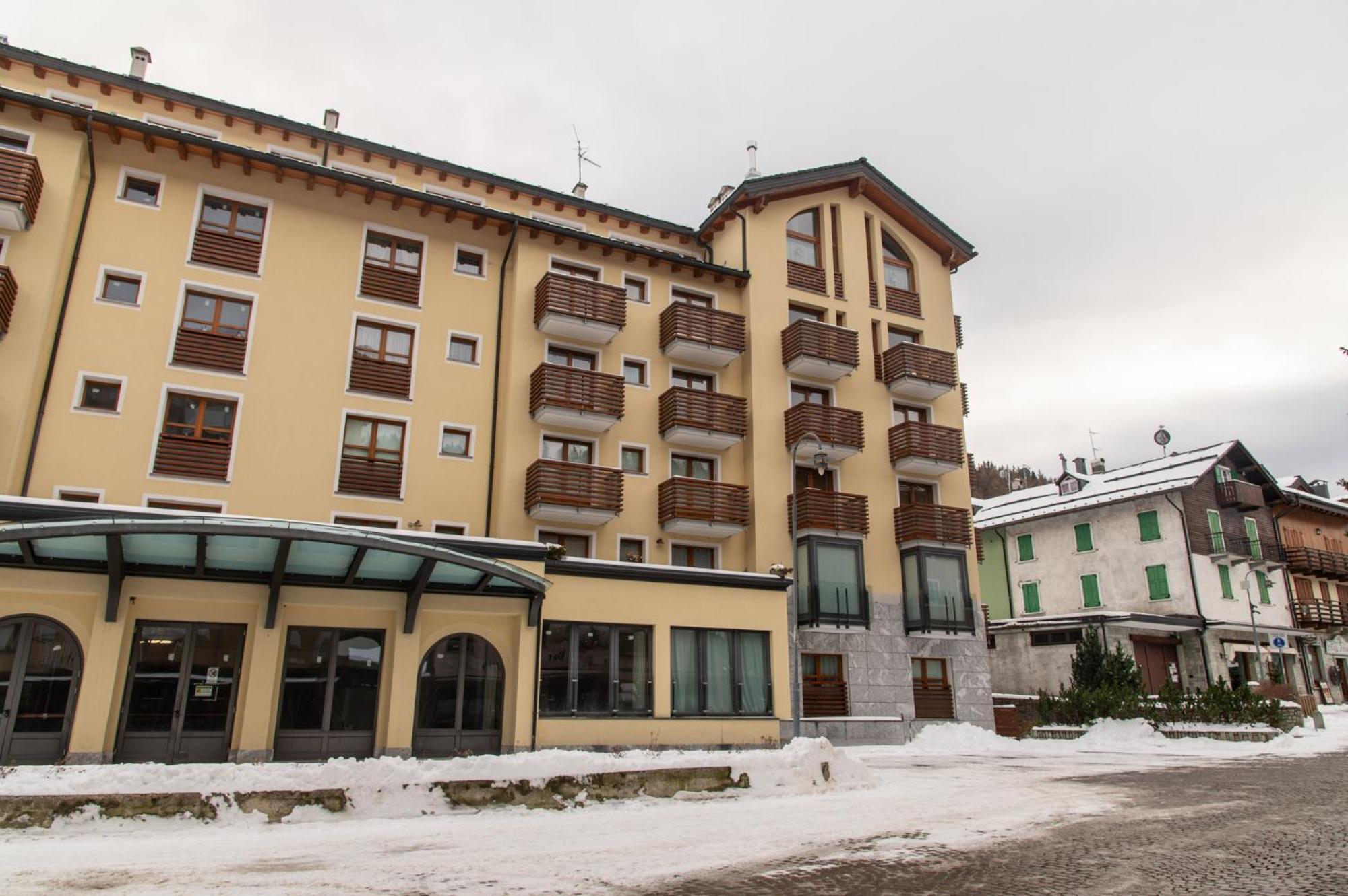 Ferienwohnung Monolocale In Centro A Madesimo Exterior foto